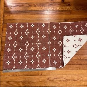 Set of 2 - 21in pillow covers.